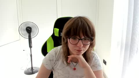 Snapshot of yamihoshii chatting on June 20, 2026, 6:27 am Sofia online show from June 20, 2026, 6:27 am