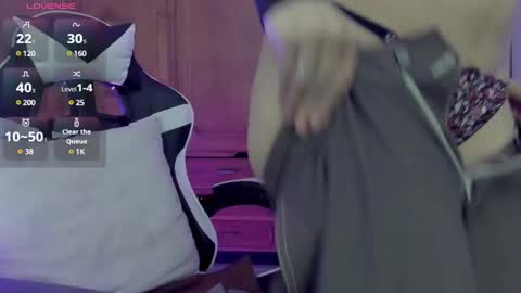 yan_nyan online show from December 15, 2024, 4:51 am