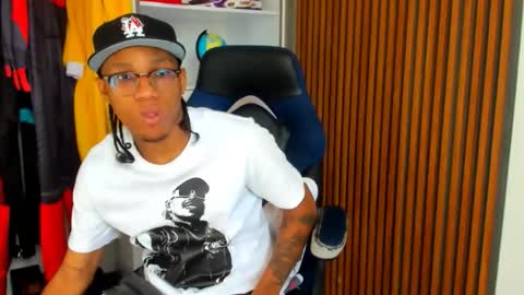 yandi_hot online show from February 16, 2026, 1:51 pm