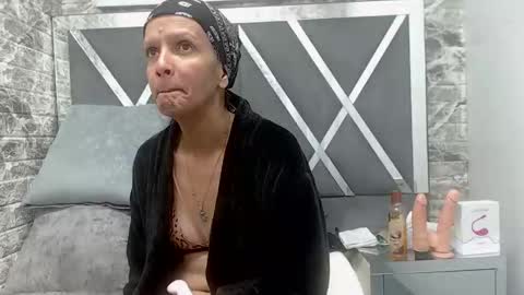 yanetrose online show from September 22, 2025, 3:19 am