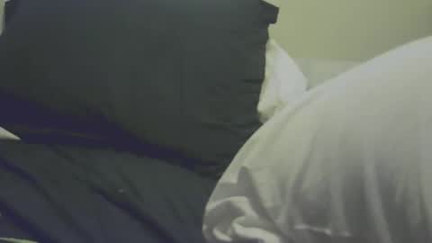 yangolox3 online show from December 4, 2025, 2:32 am