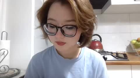 Snapshot of yanverfaille chatting on October 7, 2025, 4:15 pm Lily online show from October 7, 2025, 4:15 pm