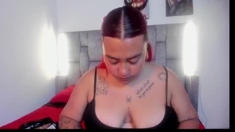 Snapshot of yara_flamer chatting on December 4, 2025, 11:30 am Yara online show from December 4, 2025, 11:30 am