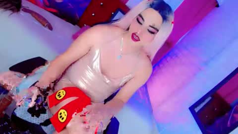 yarethrousss online show from October 19, 2025, 4:35 am