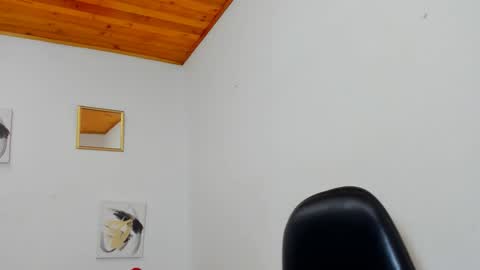 Yasemin online show from December 16, 2025, 10:53 am