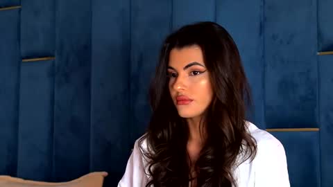 Snapshot of yasminaluna chatting on January 19, 2026, 4:27 am Yasmina online show from January 19, 2026, 4:27 am