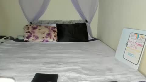 Yasmina online show from September 13, 2025, 7:02 pm