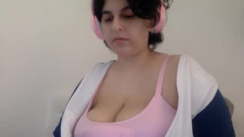 Snapshot of yasminebbyxx chatting on March 16, 2026, 10:25 pm yasminebbyxx online show from March 16, 2026, 10:25 pm