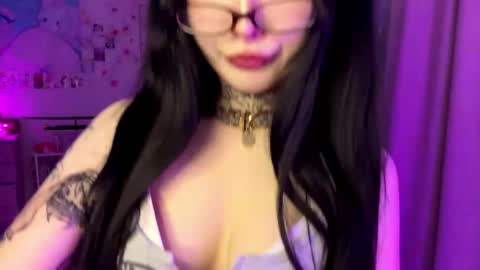 Snapshot of yawnpuffx chatting on May 22, 2026, 11:32 pm HolyLega online show from May 22, 2026, 11:32 pm