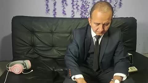 Hazzan online show from November 11, 2025, 3:12 pm