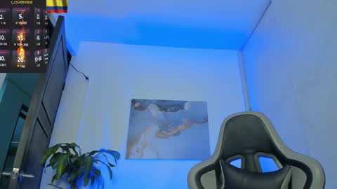 YEIKO ROMERO online show from December 1, 2025, 2:33 pm