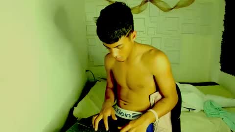 yeison_77 online show from December 10, 2024, 7:58 am