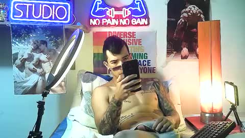 yeisoncastellanos1999 online show from October 2, 2025, 5:42 pm