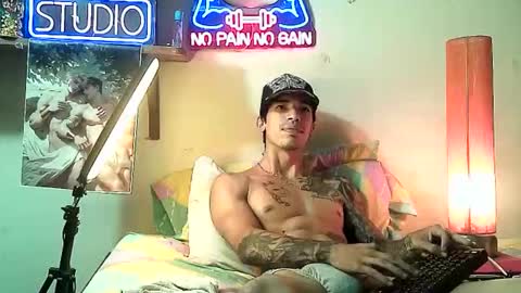 yeisoncastellanos1999 online show from November 24, 2025, 7:24 pm