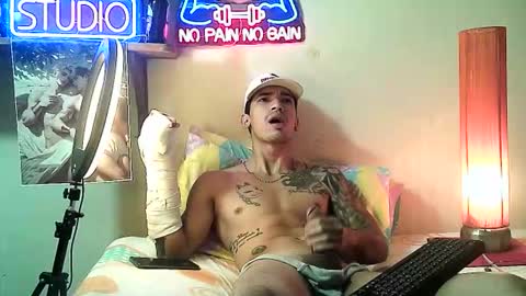 yeisoncastellanos1999 online show from January 8, 2026, 12:13 am