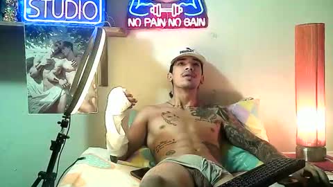 yeisoncastellanos1999 online show from January 9, 2026, 12:52 pm