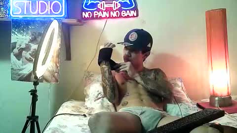 yeisoncastellanos1999 online show from February 13, 2026, 9:44 pm