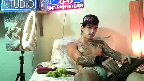 yeisoncastellanos1999 online show from February 21, 2026, 7:59 pm