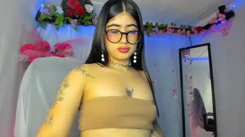 Snapshot of yelina_mh chatting on December 3, 2025, 10:52 pm YELINA online show from December 3, 2025, 10:52 pm