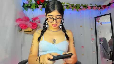 Snapshot of yelina_mh chatting on December 4, 2025, 11:57 pm YELINA online show from December 4, 2025, 11:57 pm