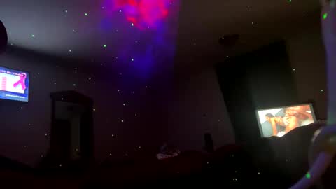 Ella Ts online show from October 6, 2025, 8:34 am