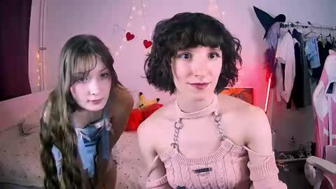 Snapshot of yellow_songbird chatting on March 7, 2026, 5:21 pm Liya online show from March 7, 2026, 5:21 pm