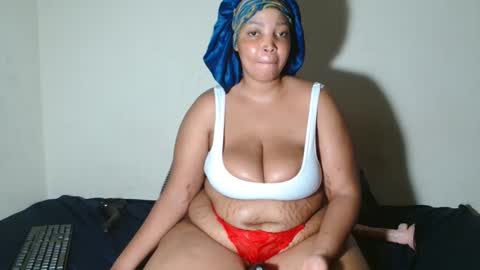 yellowmellow01 online show from February 28, 2026, 6:09 pm