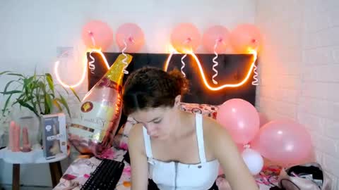 Snapshot of yemfairymcry chatting on April 30, 2026, 2:34 pm YEM online show from April 30, 2026, 2:34 pm