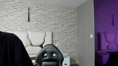 Snapshot of yenn_tay chatting on May 13, 2026, 11:51 am ZAYDEN online show from May 13, 2026, 11:51 am