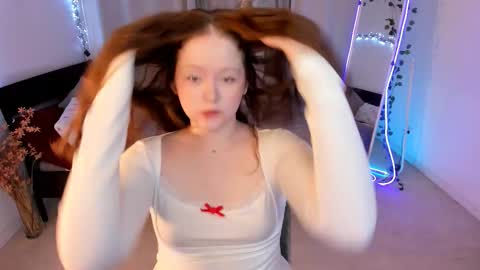 Snapshot of yennefer__ chatting on March 6, 2026, 10:45 am Yennefer online show from March 6, 2026, 10:45 am