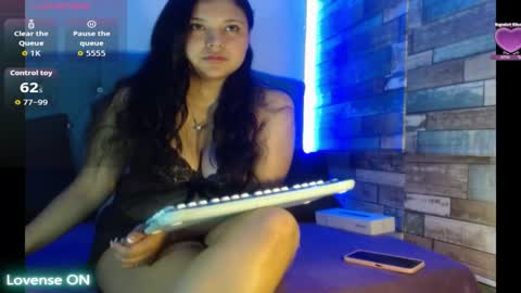 yesamin_stone18 online show from May 21, 2026, 12:01 pm