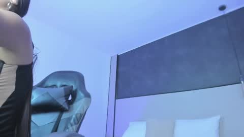 Y E S E online show from May 21, 2026, 7:54 pm