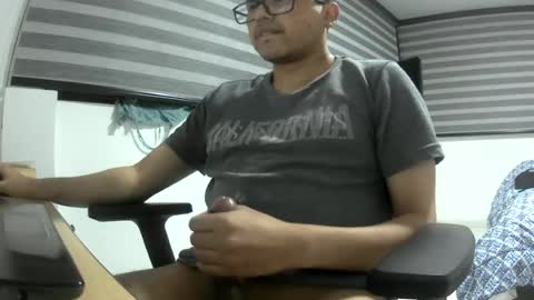 Snapshot of yesidxxx123_ chatting on June 19, 2026, 4:06 am yesidxxx123_ online show from June 19, 2026, 4:06 am