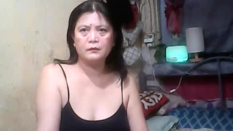 Snapshot of yesimpretty chatting on November 23, 2025, 6:30 pm hi im bea online show from November 23, 2025, 6:30 pm
