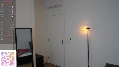 Kiki online show from November 22, 2025, 3:55 pm