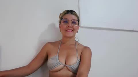 Snapshot of yessica_palmer chatting on January 30, 2025, 10:19 pm online show from January 30, 2025, 10:19 pm