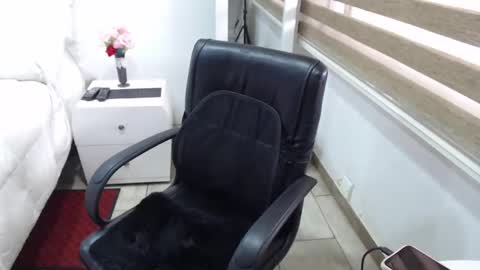 jessy online show from November 16, 2025, 6:13 pm