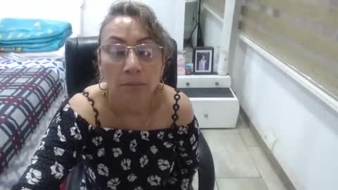 Snapshot of yessilatin chatting on January 5, 2026, 10:02 pm jessy online show from January 5, 2026, 10:02 pm