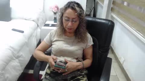 Snapshot of yessilatin chatting on February 28, 2026, 10:44 pm jessy online show from February 28, 2026, 10:44 pm