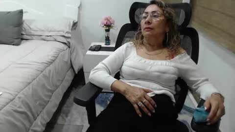 Snapshot of yessilatin chatting on April 20, 2026, 1:52 am jessy online show from April 20, 2026, 1:52 am