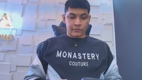  YHAN ALVAREZ25  online show from March 6, 2025, 9:42 pm