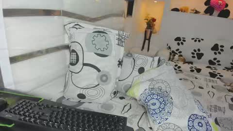 Snapshot of yinaross chatting on May 19, 2026, 9:32 pm YINAROSS online show from May 19, 2026, 9:32 pm