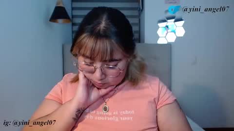 Snapshot of yini_angel07 chatting on November 10, 2025, 3:05 am hii i am yini online show from November 10, 2025, 3:05 am