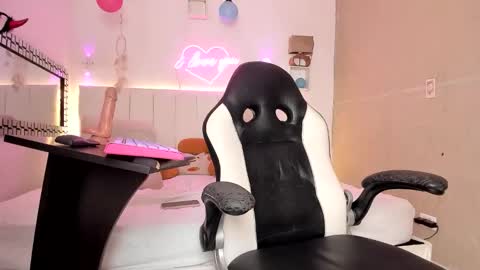 yised online show from November 14, 2025, 2:49 pm