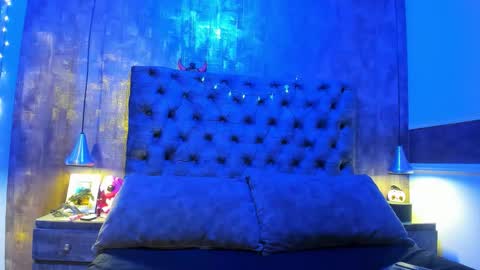 yiyisandoval online show from November 11, 2025, 7:47 pm