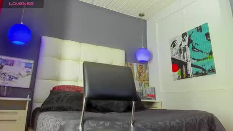 Yiyo online show from November 10, 2025, 2:21 am