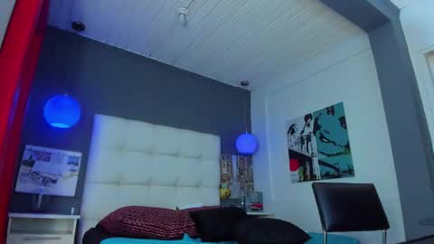 Yiyo online show from November 23, 2025, 4:40 pm