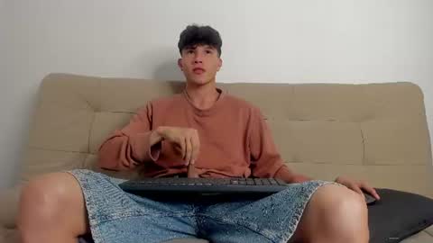Snapshot of yizus_bonz chatting on June 23, 2026, 11:36 pm yizus_bonz online show from June 23, 2026, 11:36 pm