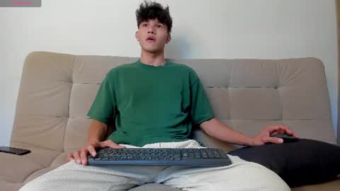 Snapshot of yizus_bonz chatting on June 28, 2026, 3:18 pm yizus_bonz online show from June 28, 2026, 3:18 pm