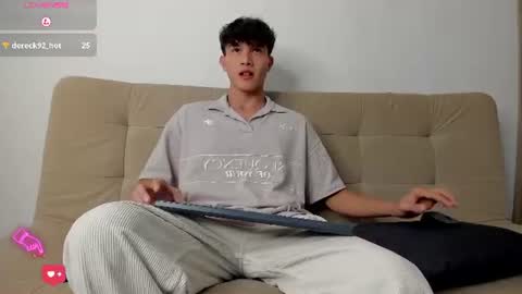 Snapshot of yizus_bonz chatting on July 6, 2026, 11:18 pm yizus_bonz online show from July 6, 2026, 11:18 pm